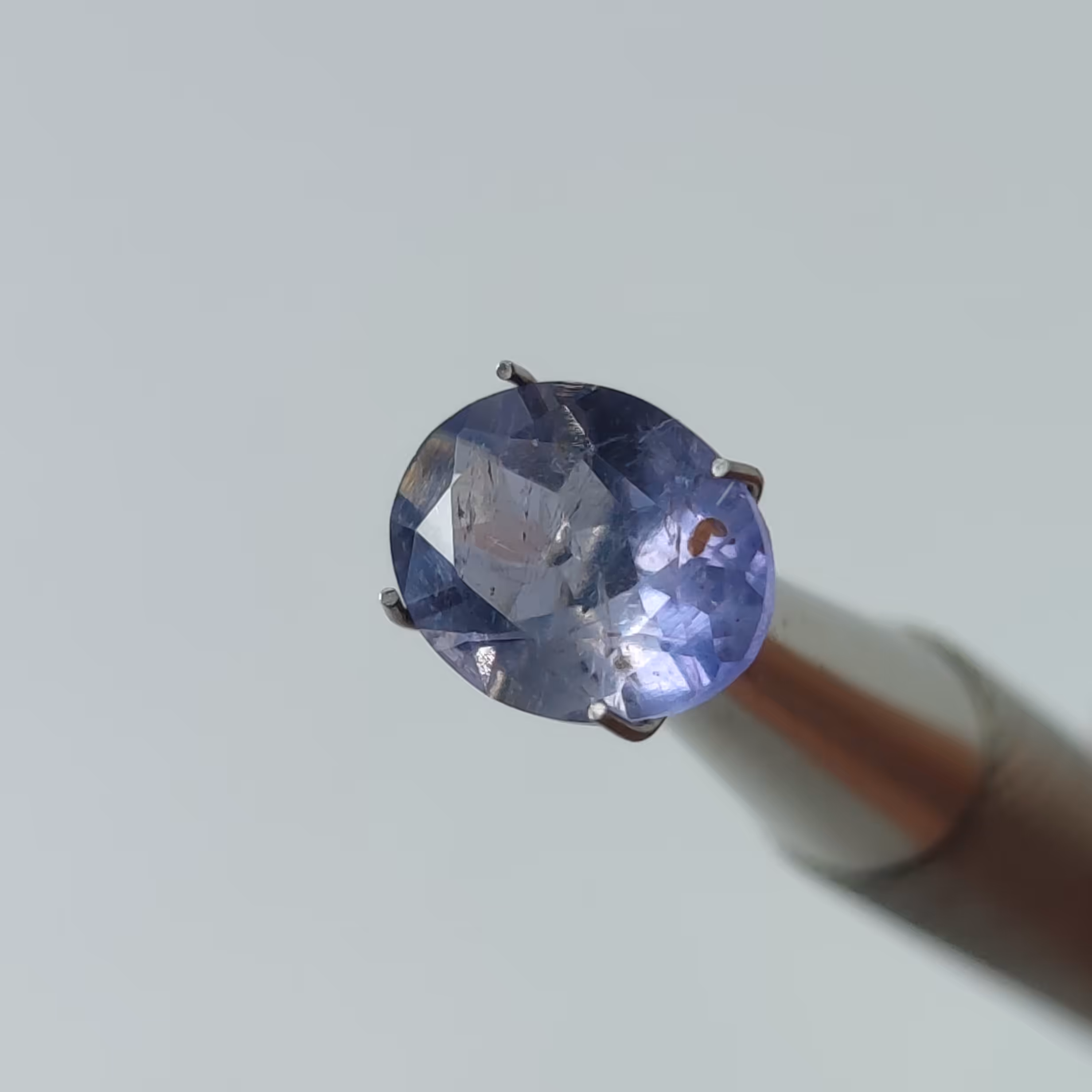 نگین سنگ آیولایت یا کوردیریت معدنی (کمیاب)        