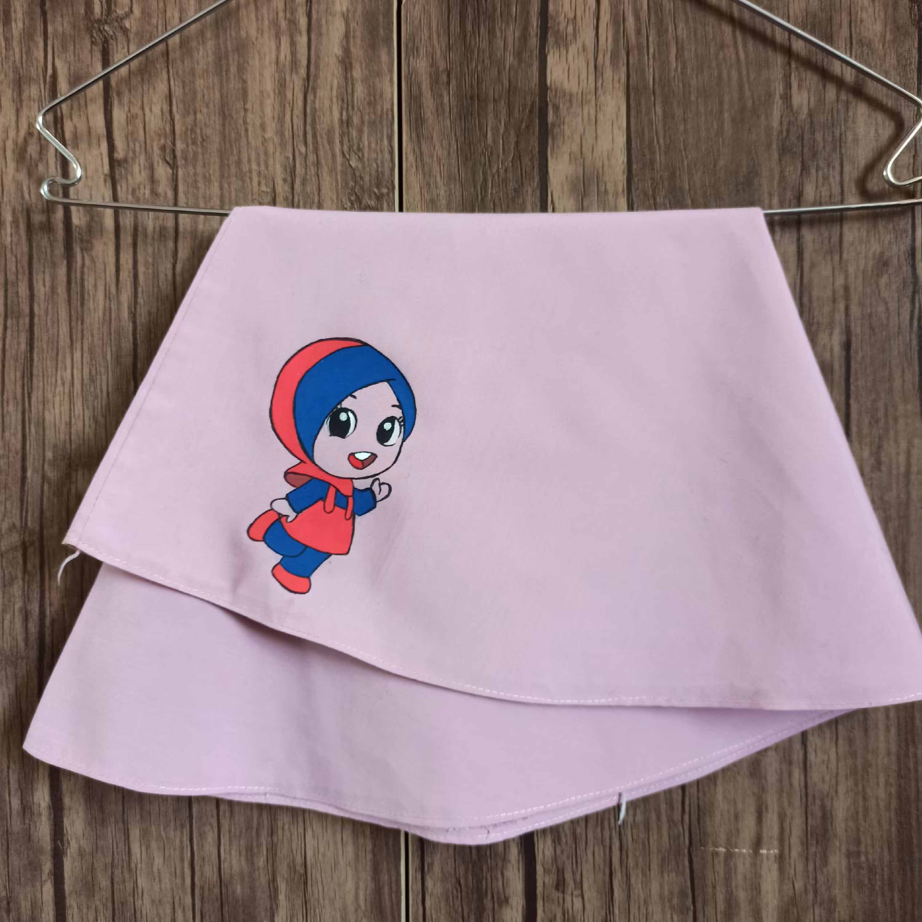 طراحی و نقاشی روی مقنعه دانش آموز نقاشی روی مقنعه 