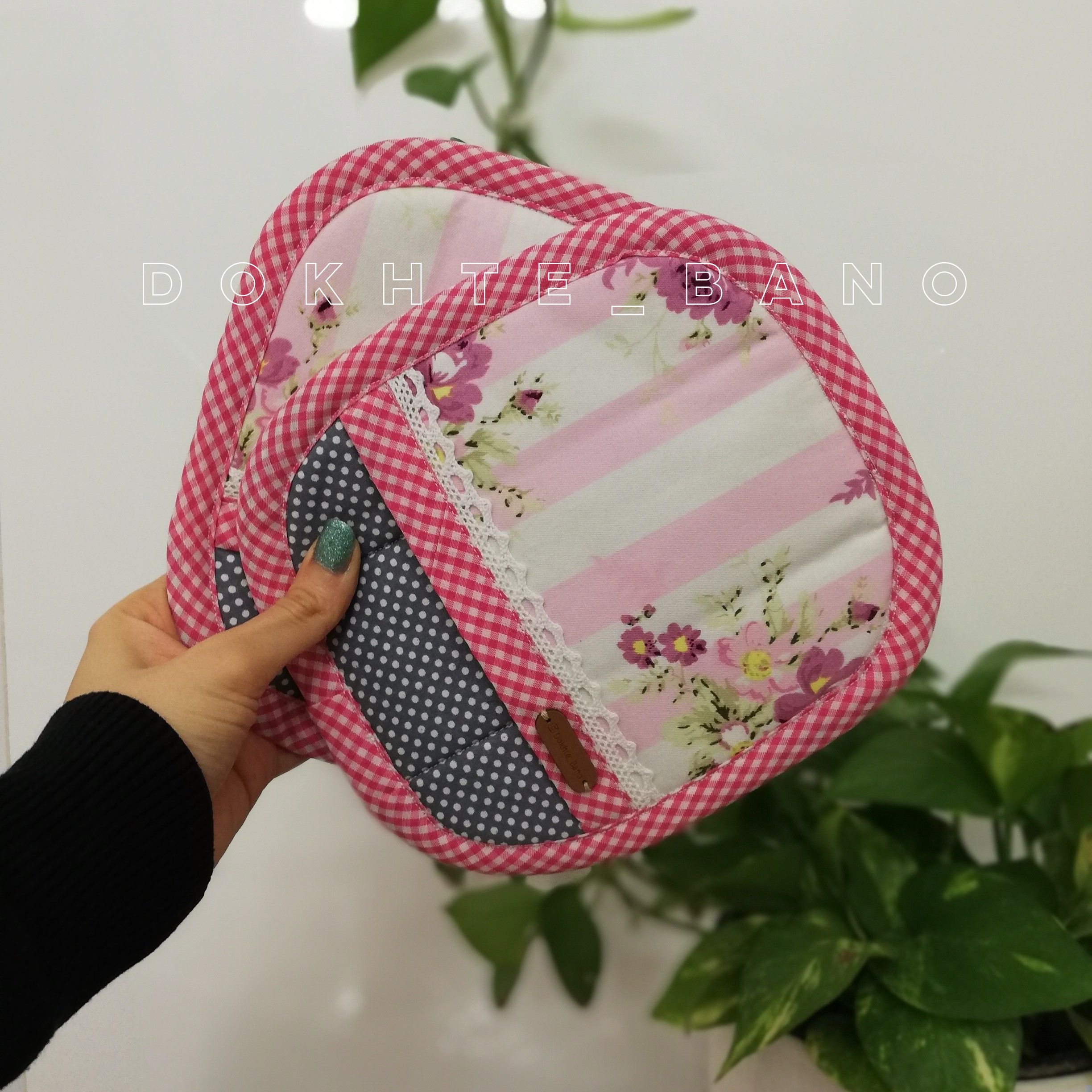 دستگیره جفتی مربع جیب دار مطلسه دوزی شده توسی صورتی