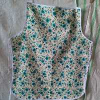 پیشبند سایز 60&80زمینه سفید گلدارسبزپشت سفره ضخیم نواردوزی شده وزن  تقریبی 500گرم