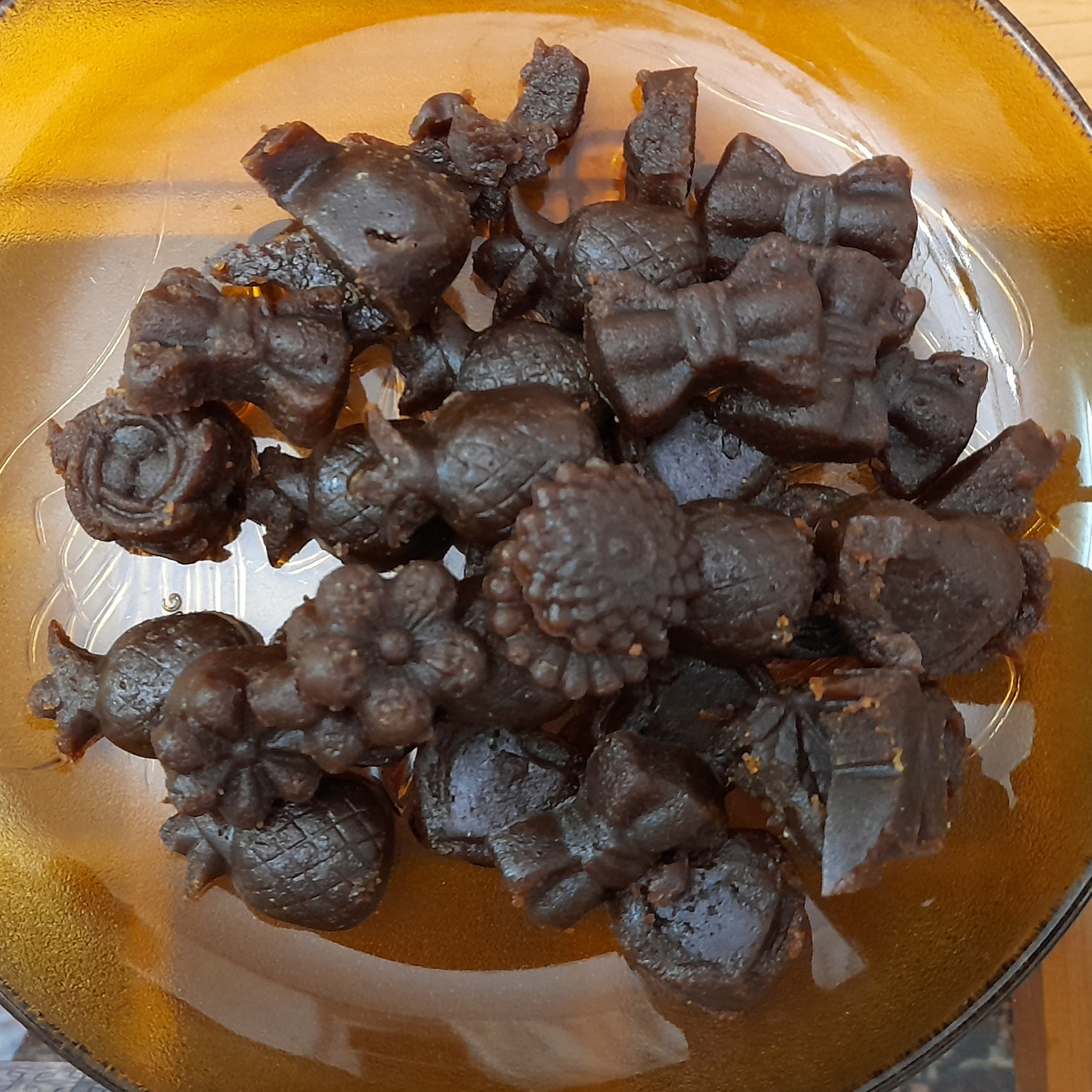 حلوای بیسکوتی فوق العاده خوش طعم به روش بوتیکی دراشکال مختلف به وزن خالص 250گرم تهیه شده توسط بنده صاحب غرفه خانه شیرینی