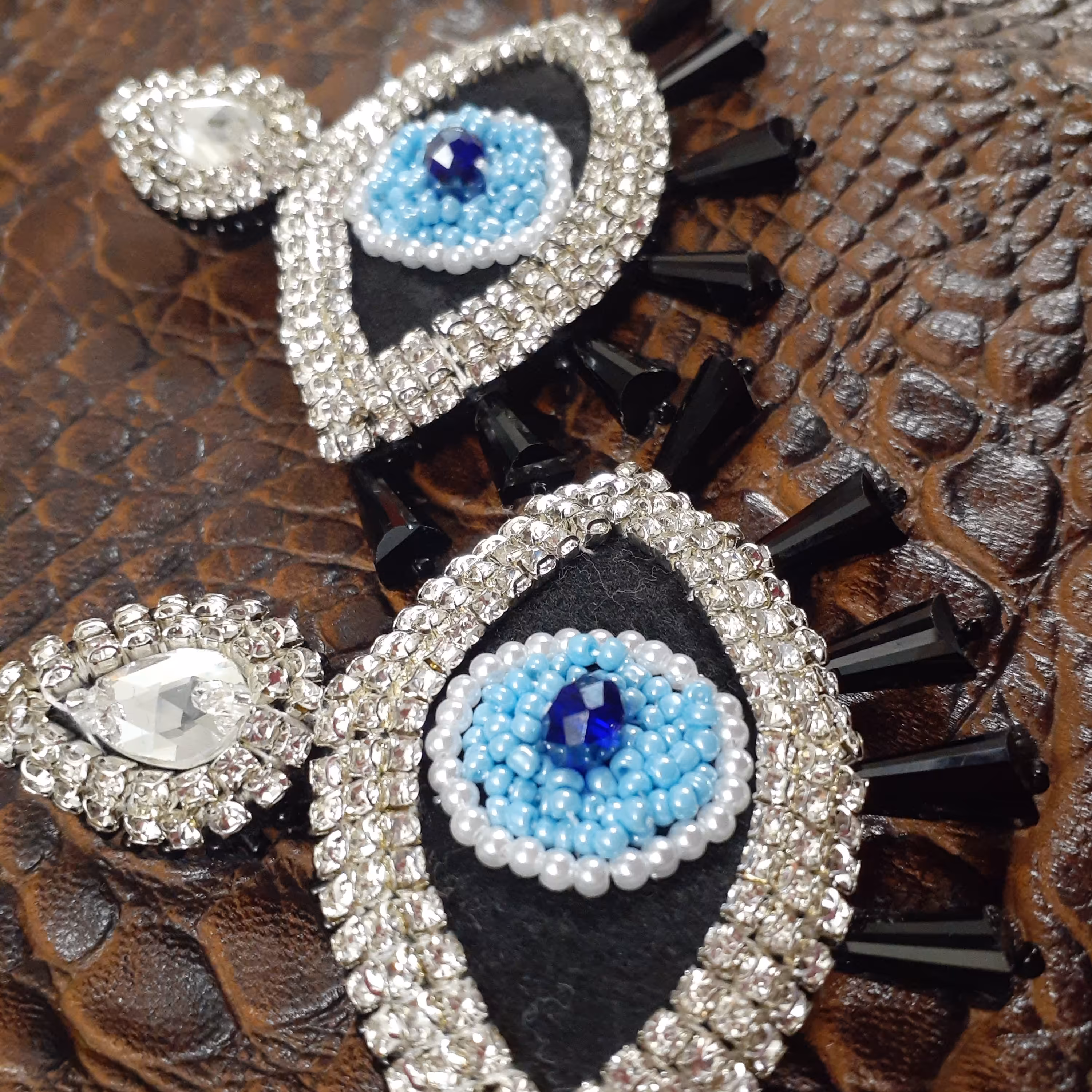 اکسسوری جفت گوشواره چشم نظر میخی.سوزنی