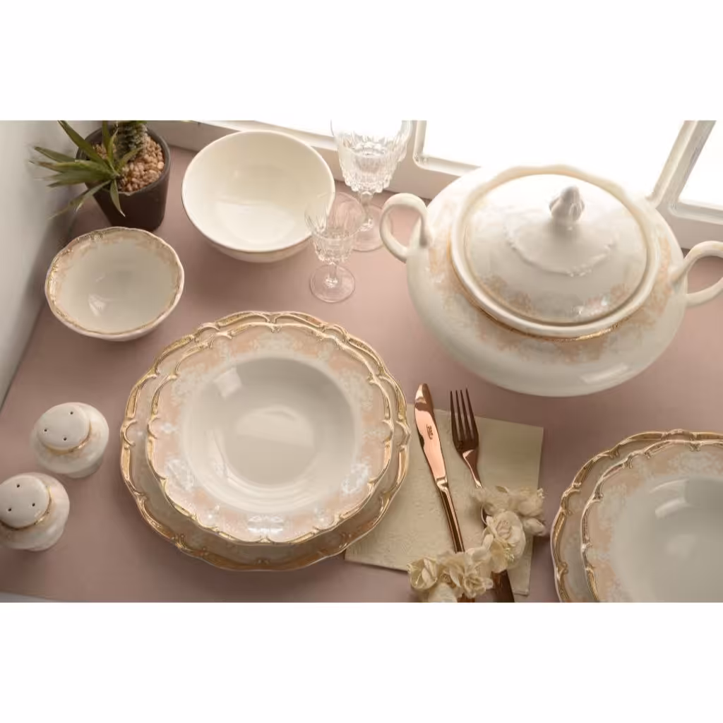 سرویس چینی نیو بن چاینا طرح مارتا رزگلد
برند چینی پردیس 98 پارچه 12 نفره
بسیار با کیفیت همرا با کاسه آبگوشت
