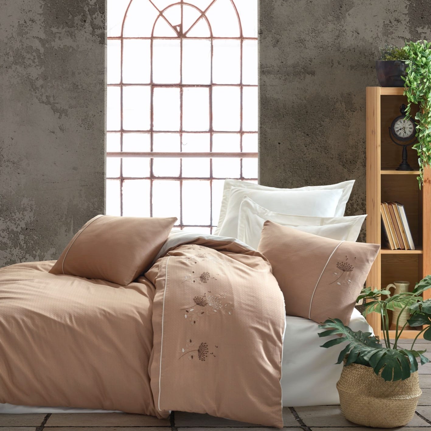 ست ملحفه شاه سر مدل Sahser Saten Lutus Bej دو نفره 6 تکه