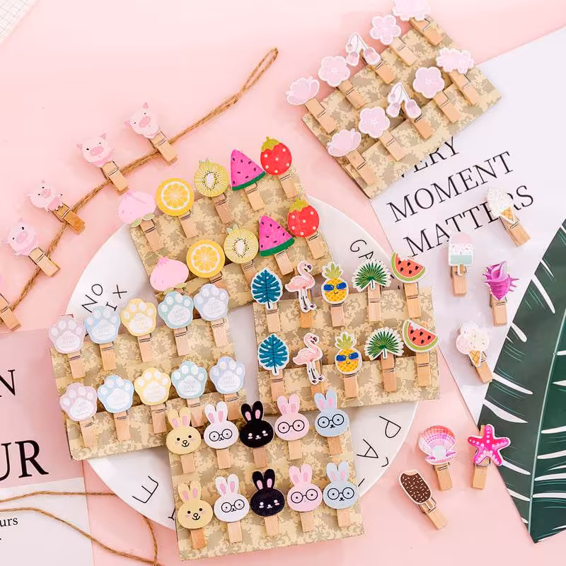 گیره عکس چوبی بسته 10 عددی   همراه با بند  کنفی ده متری فانتزی کادویی و هدیه  گیره عکس آویز فانتزی