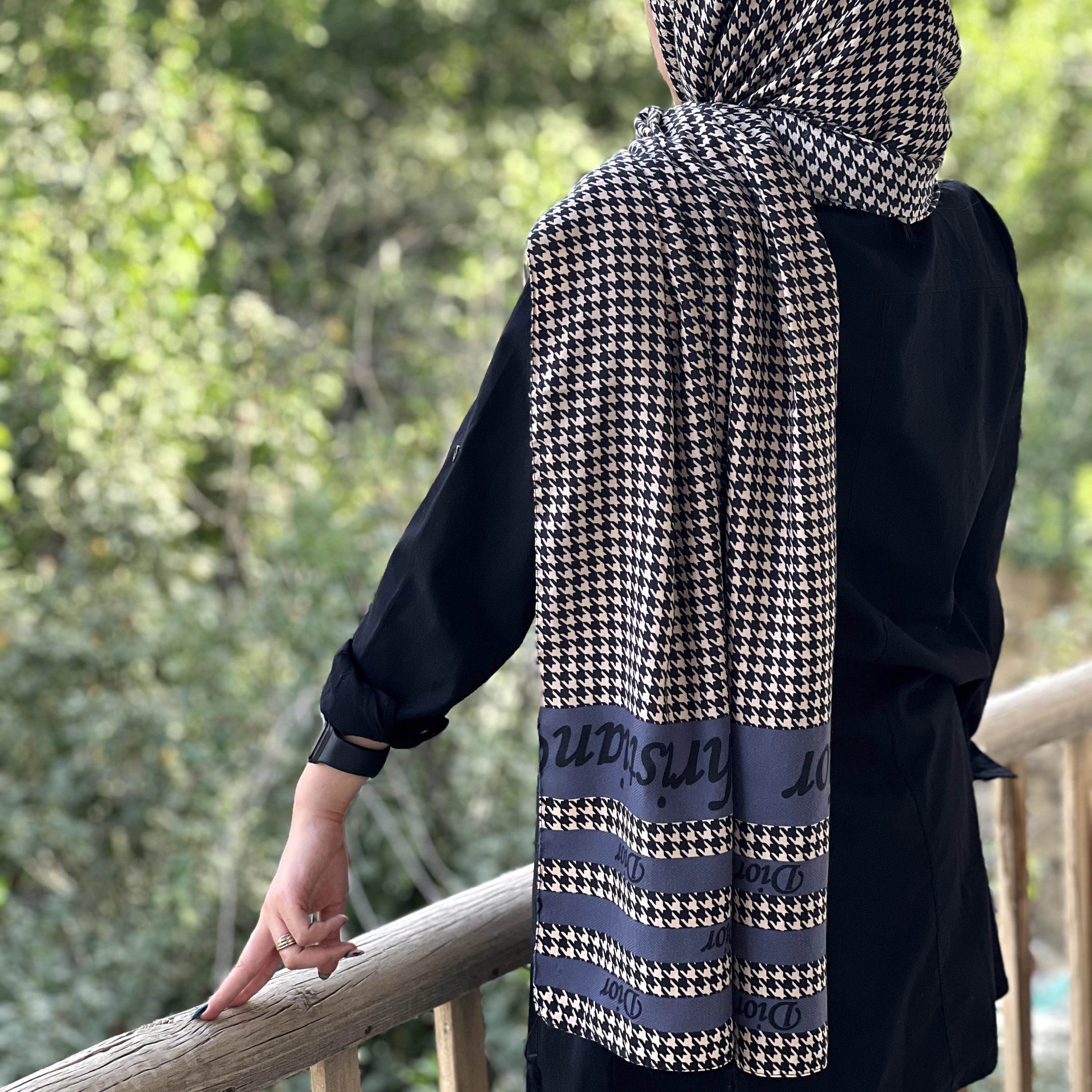 شال نخی سفیدسیاه