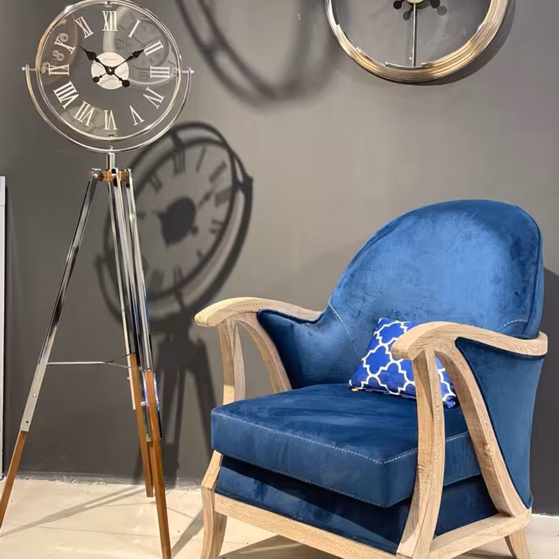 ساعت  ایستاده  سه پایه  بسیار شیک و تمیز  ترکیب چوب و فلز 