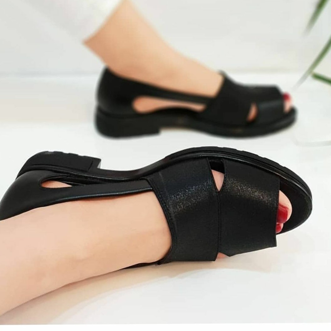صندل جدید
بسیار شیک خوشپا راحت
طلایی نقره ای مشکی
سایز 37تا40