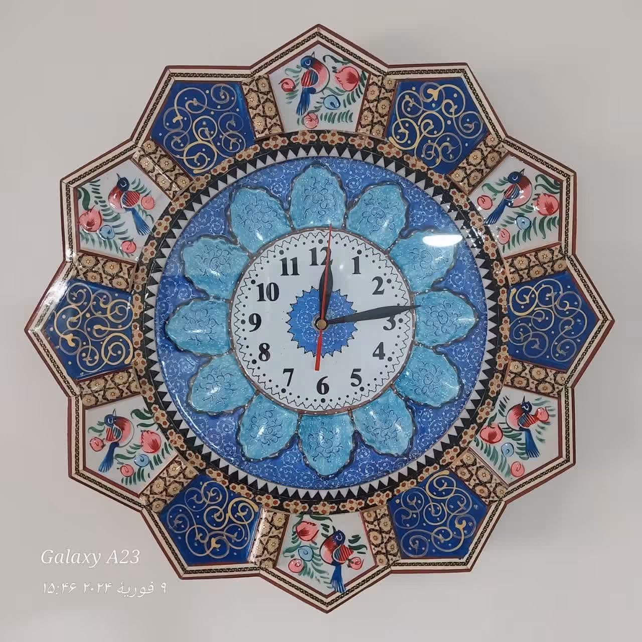 ساعت دیواری خاتم کاری اعلاء با صفحه مینا کاری روی مس و نقاشی مینیاتور سایز 42 سانتی متری