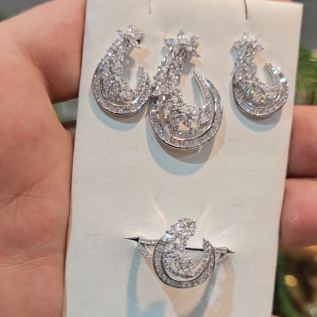 نیم ست جواهری مارکیز
عیار نقره 925ارسال رایگان 