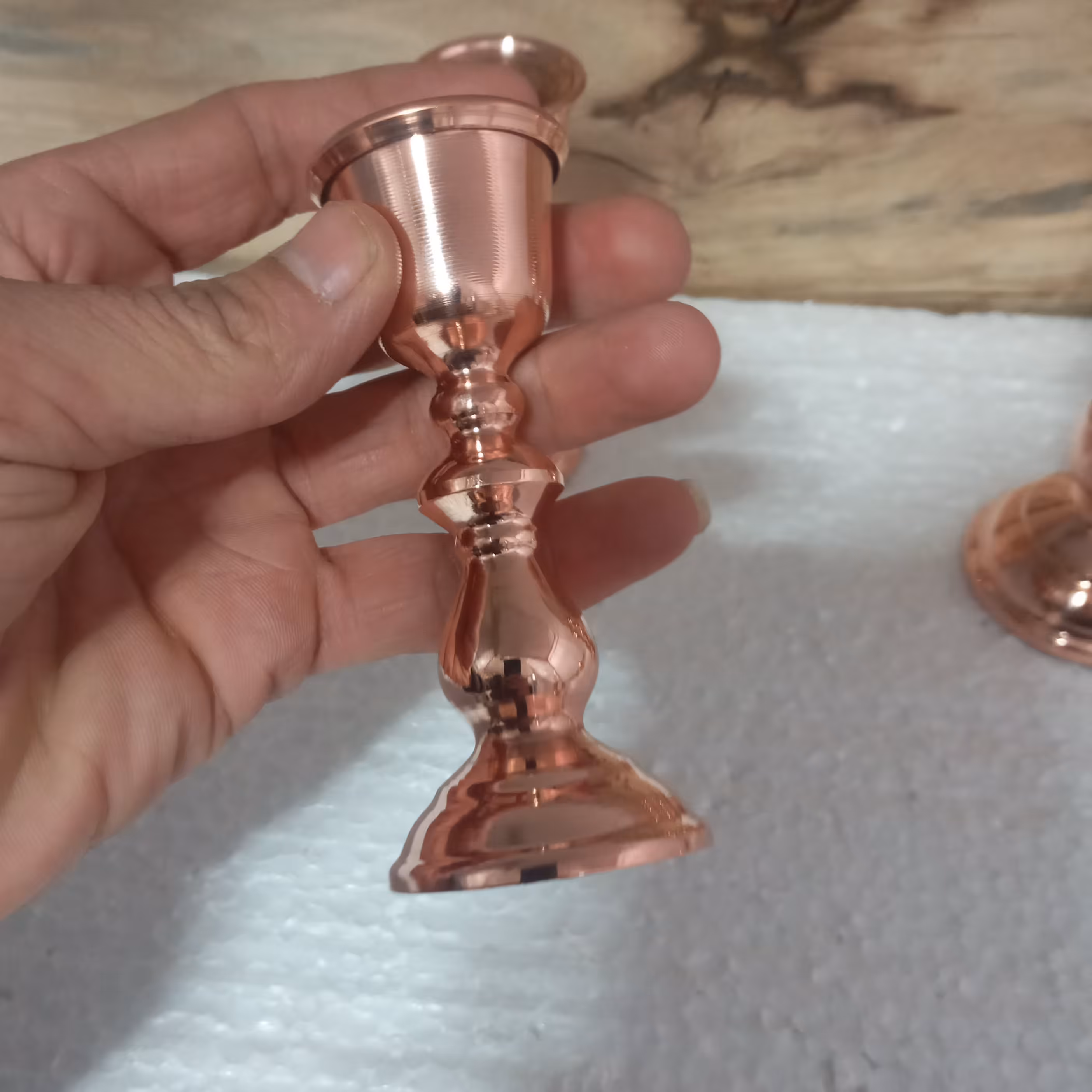 جا شمعی مسی  با طرح رز نانو شده هستش فروش به صورت تکی وعمده  با مدلهای متفاوت 