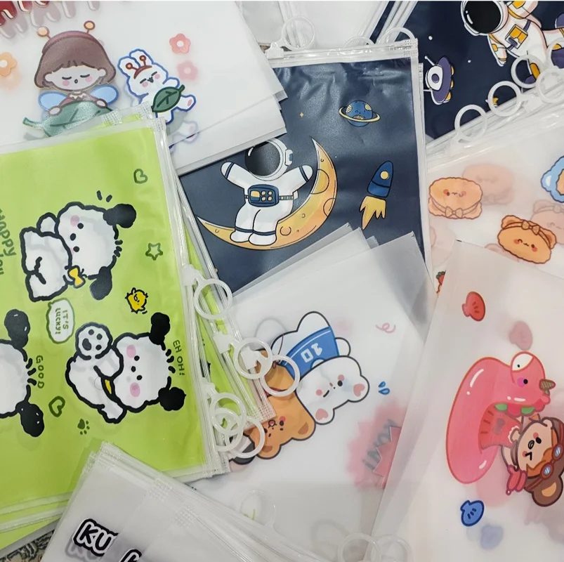 کاور A5 یا جامدادی طرح فضانورد و سانریو