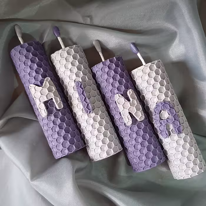 شمع موم عسلی  اسم ارتفاع 9 سانتی متر قیمت هر حرف15هزار تومان 