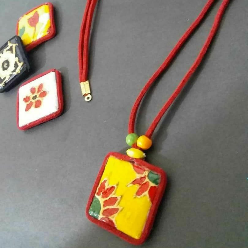 گردنبند چرمی