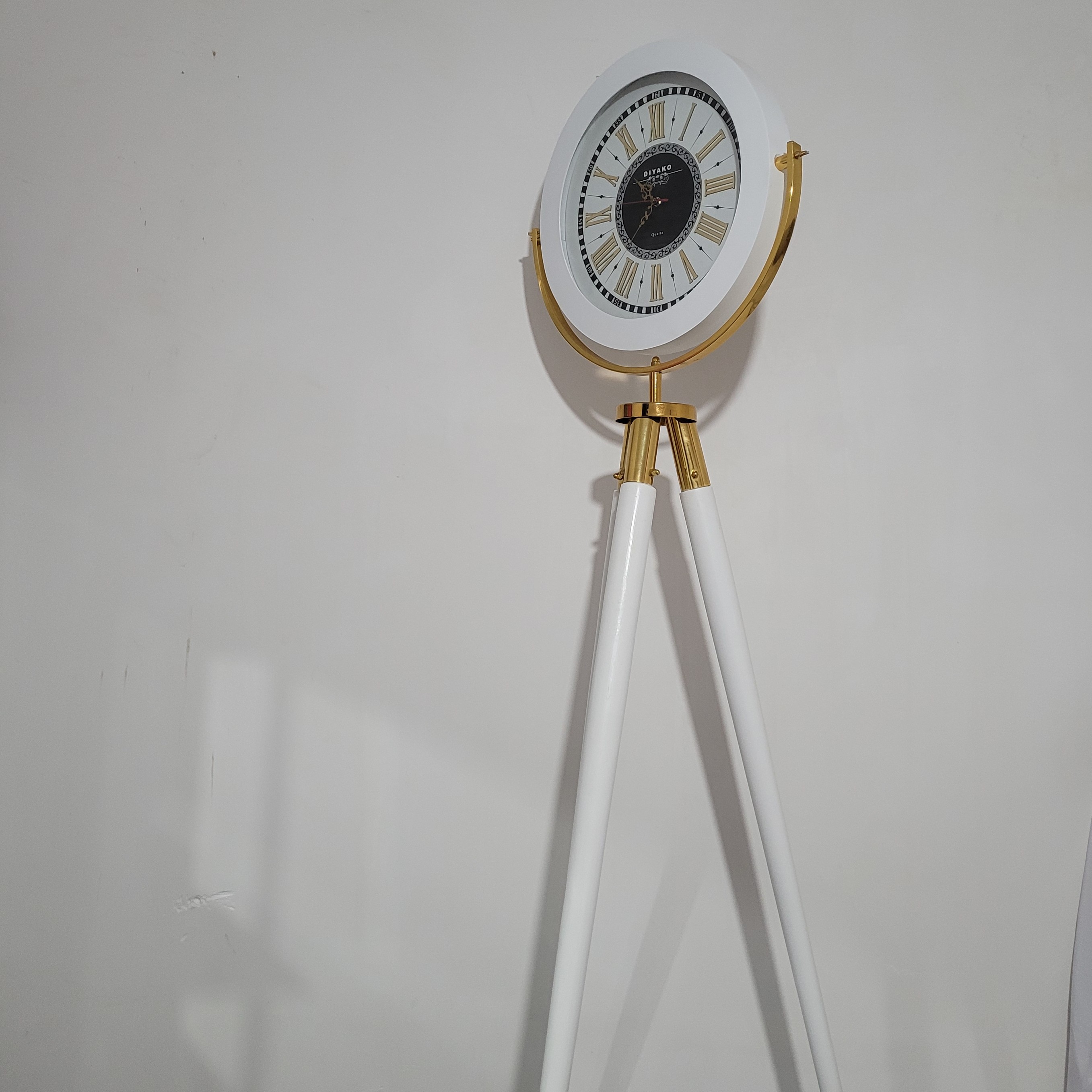 ساعت ایستاده پایه دار