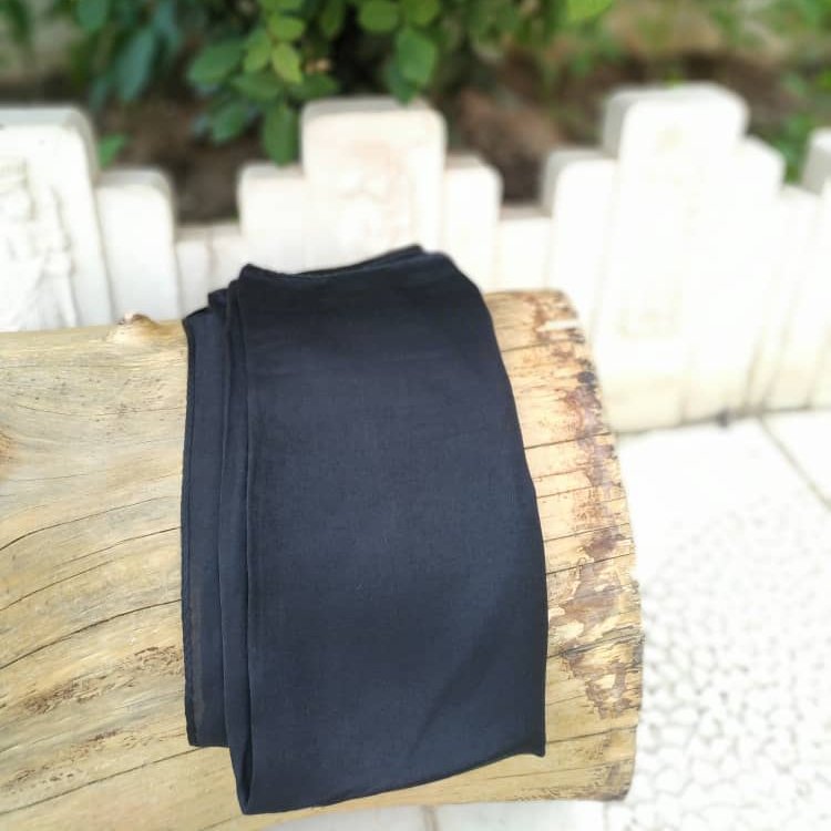 روسری مشکی ساده
