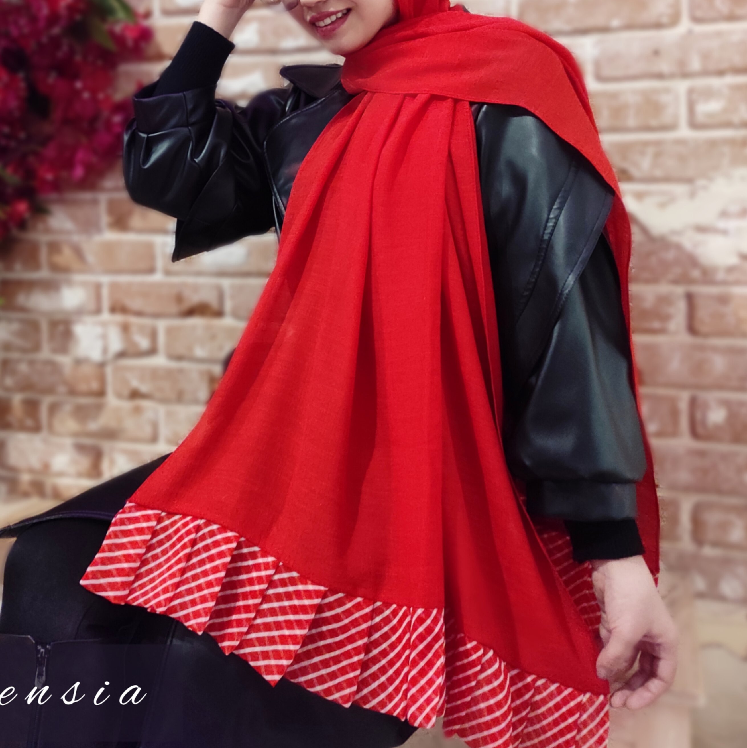 شال مجلسی رنگ سال چیندار با خرجکار حریر در حاشیه شال