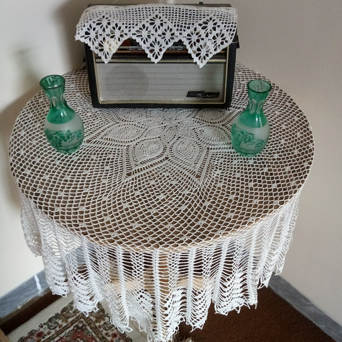 رومیزی گرد بزرگ وحاشیه 
