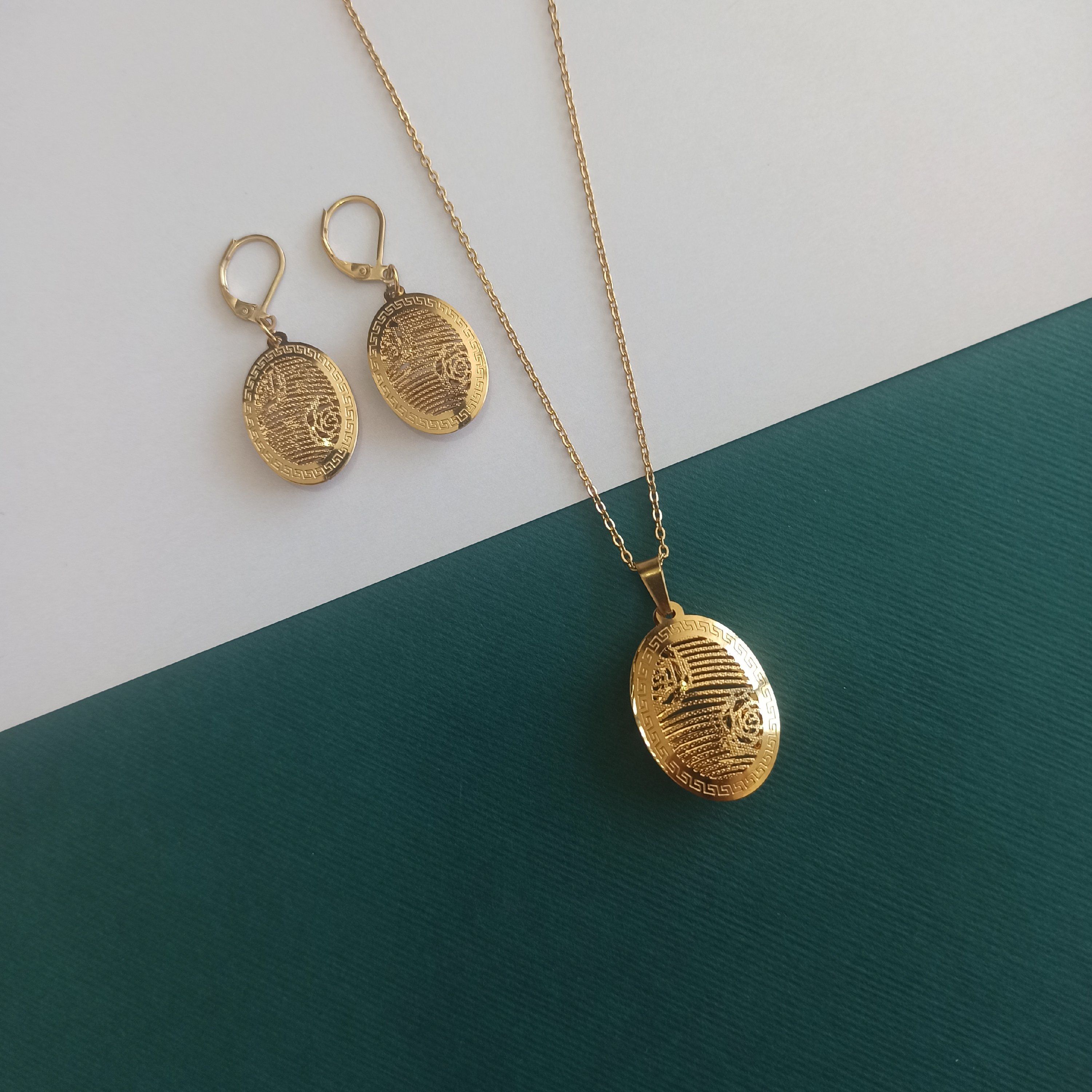 نیم ست زنانه استیل توری ، مشابه طلا ، استیل طلایی ، رنگ ثابت 