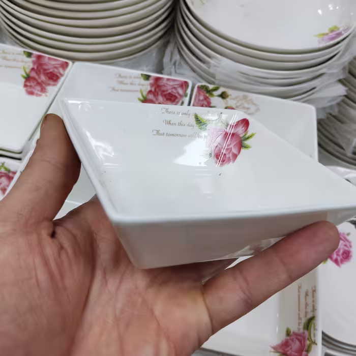 کاسه  چینی مربع شکل طرح گل  مناسب سوپ و ماست خوری سایرز10*10