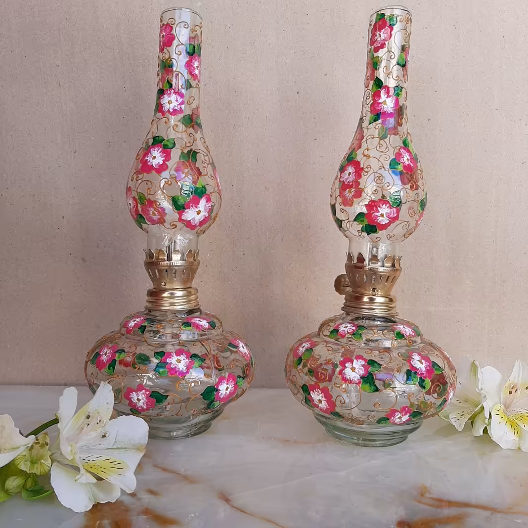 چراغ گرد سوز نقاشی شده با تکنیک ویترای طرح اطلسی ، جاشمعی