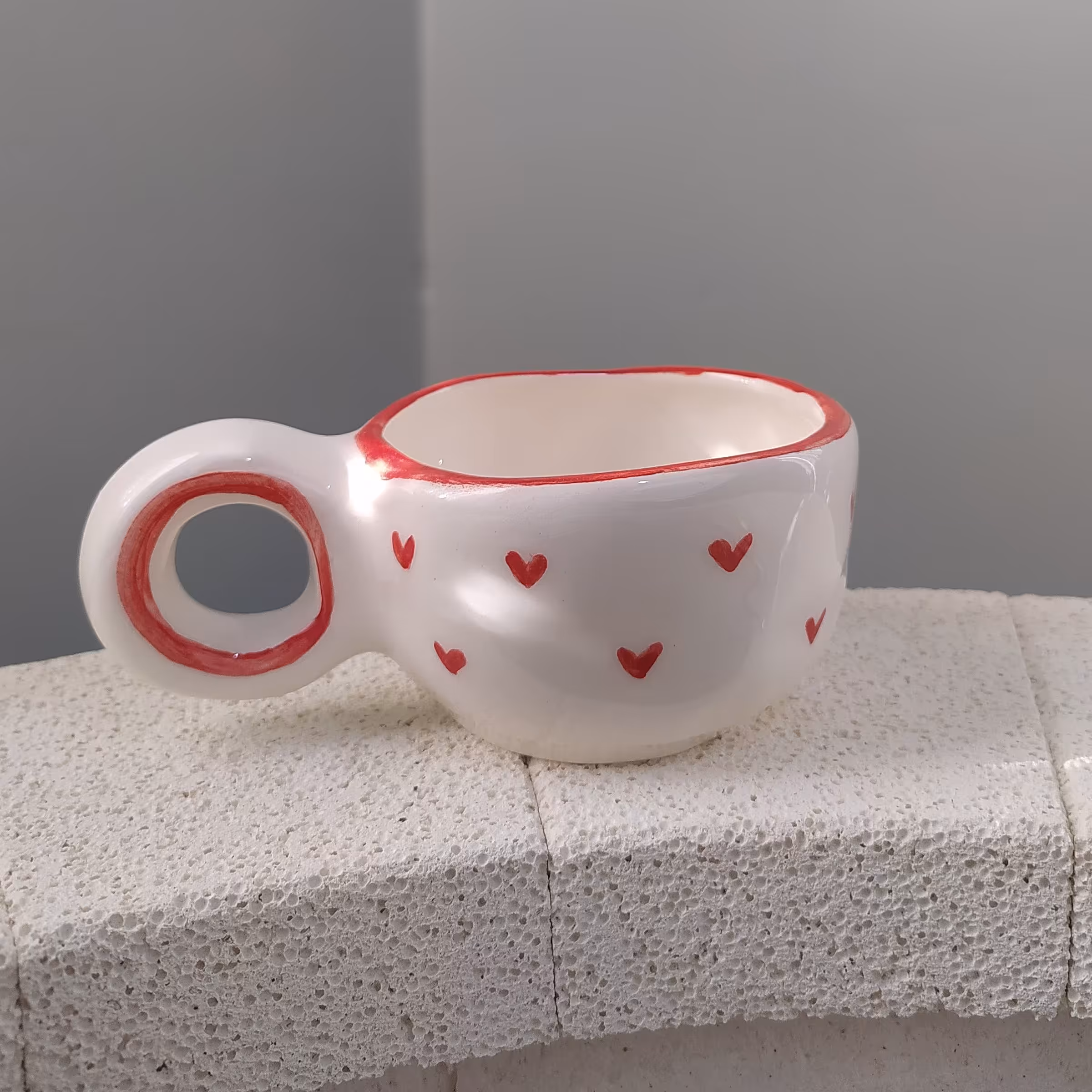 فنجان سرامیکی ولنتاین با قلبای قرمز و جذاب