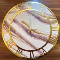 ساعت رزینی با اعداد رومی پیوسته 