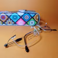 عینک فریم لس 