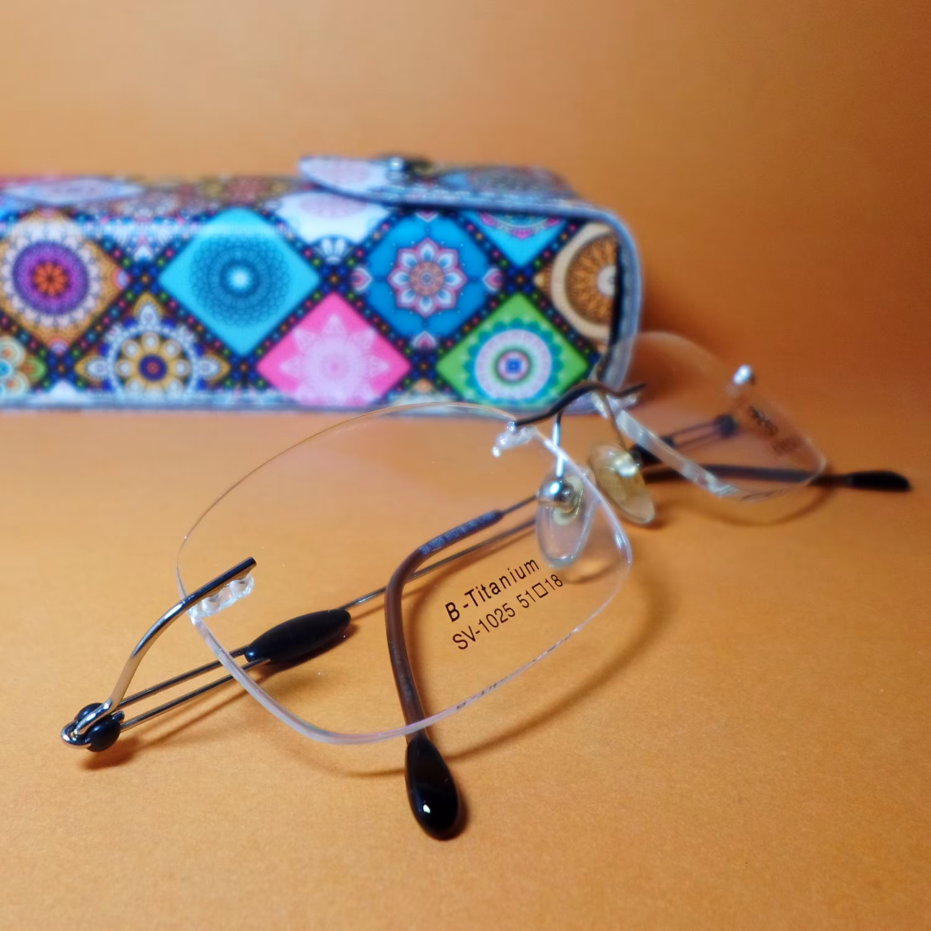 عینک فریم لس 