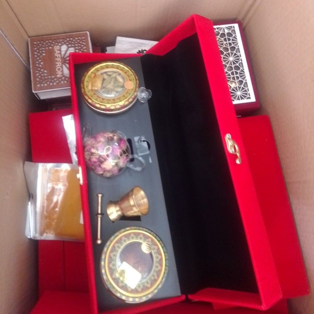 زعفران اعلای ارگانیک قائنات پک قوری گل رز و هاون با یک بسته هل 