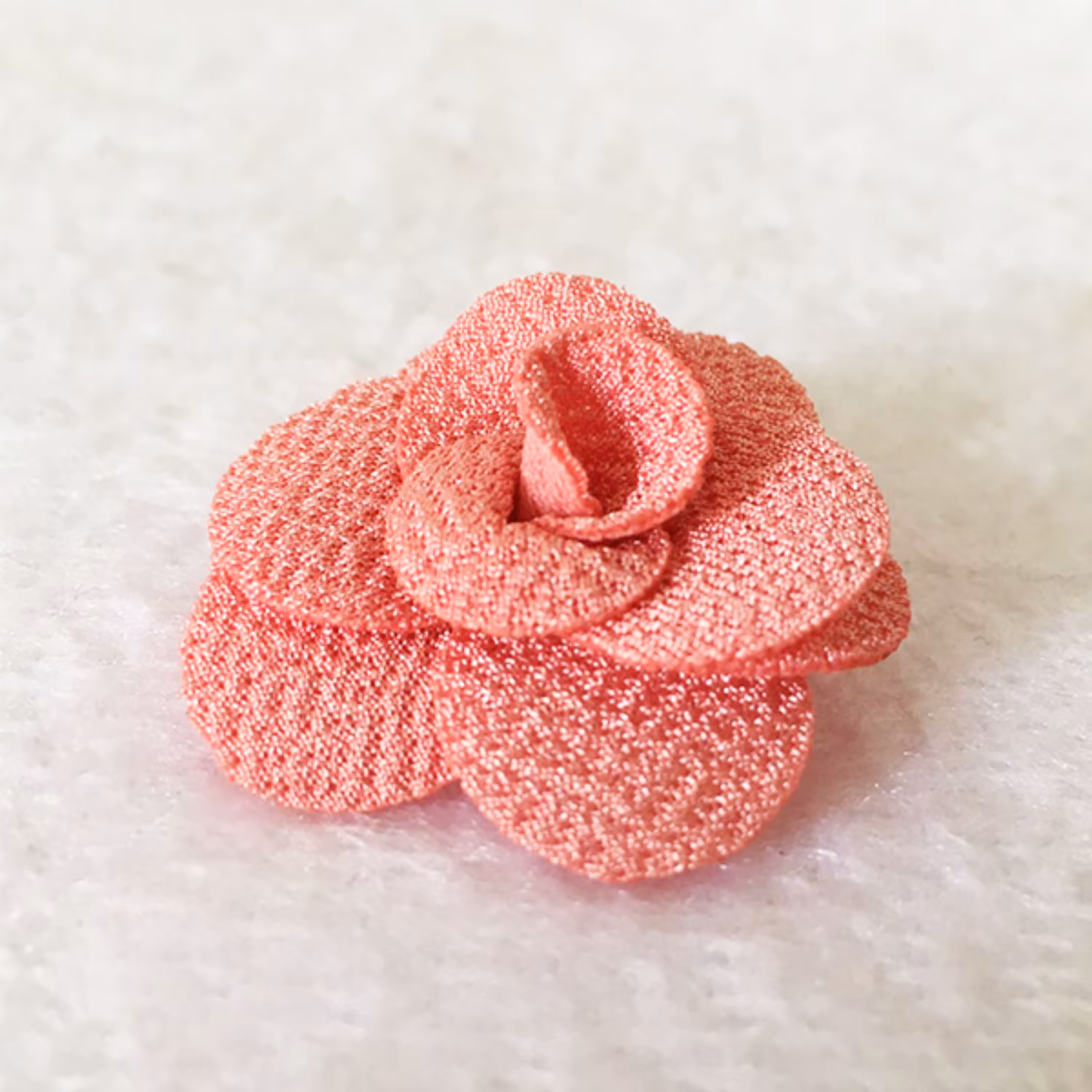 گل رز تزیینی پارچه ای رنگ گلبهی بسته 5 عددی 4 سانتی متری