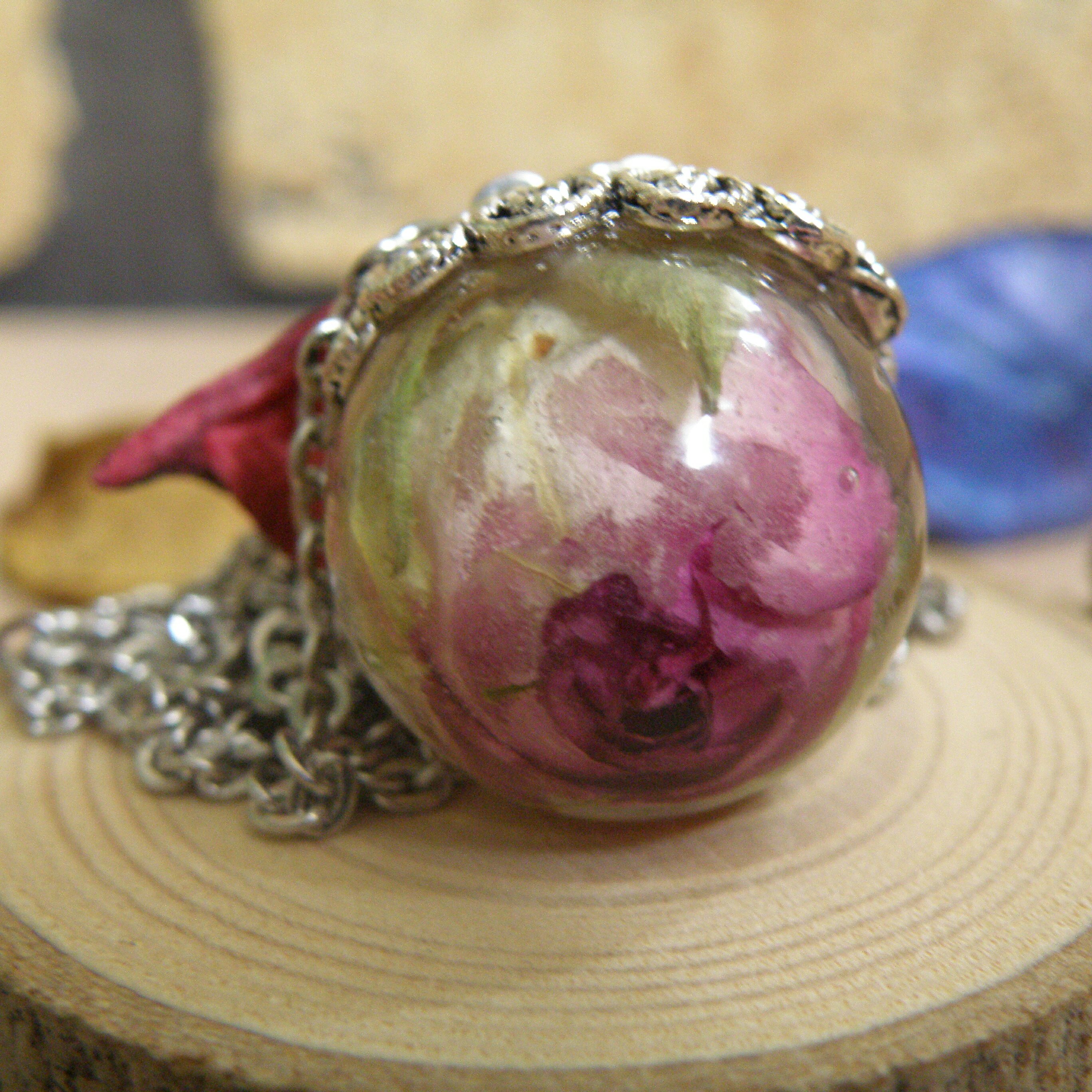 گوی رزینی با گل سرخ طبیعی