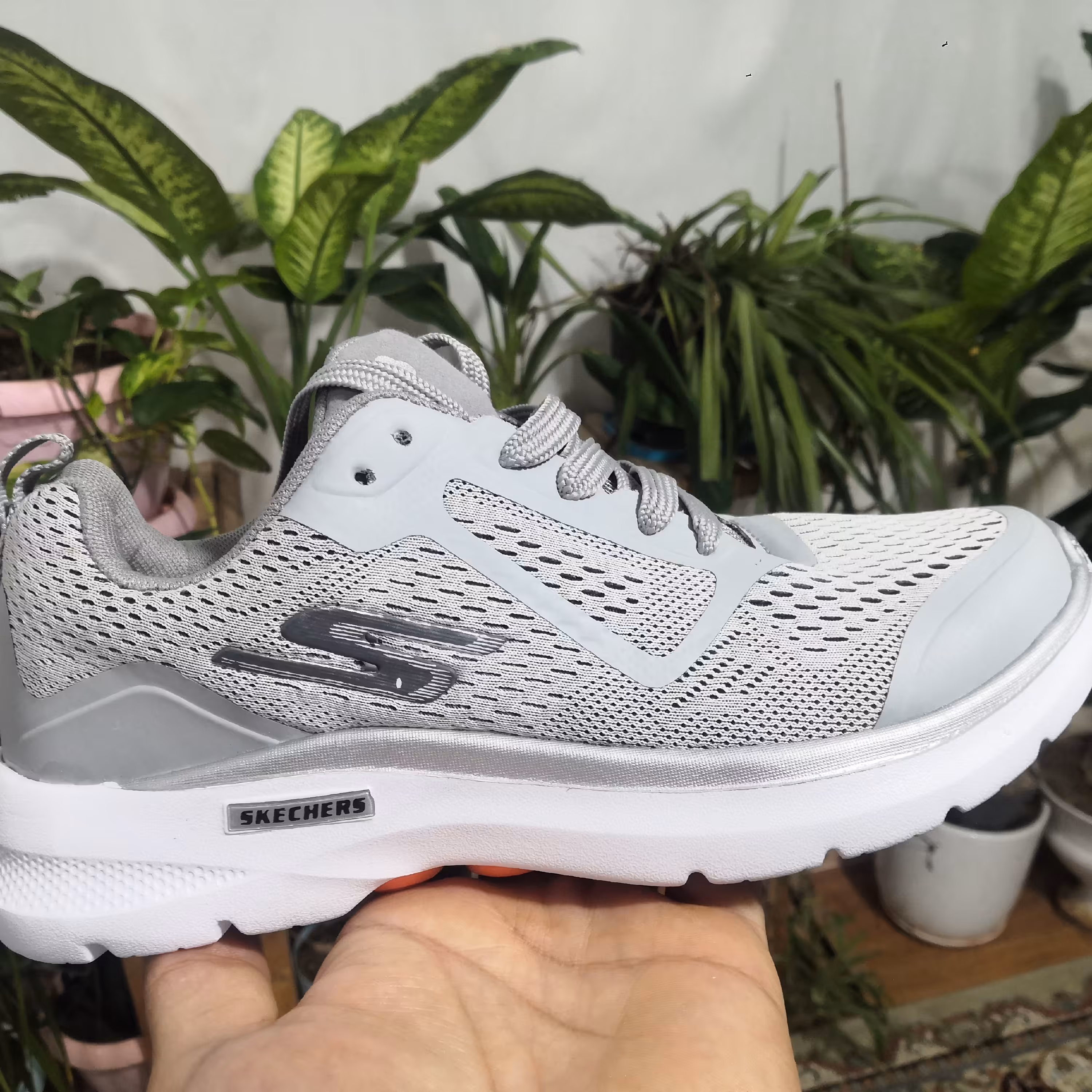 کفش s اسکیچرز کف ویبراتوری بینهایت سبک و راحت پرفروش ترین و جدیدترین طرح روز با کیفیت عالی با ارسال رایگان و ضمانت 12 