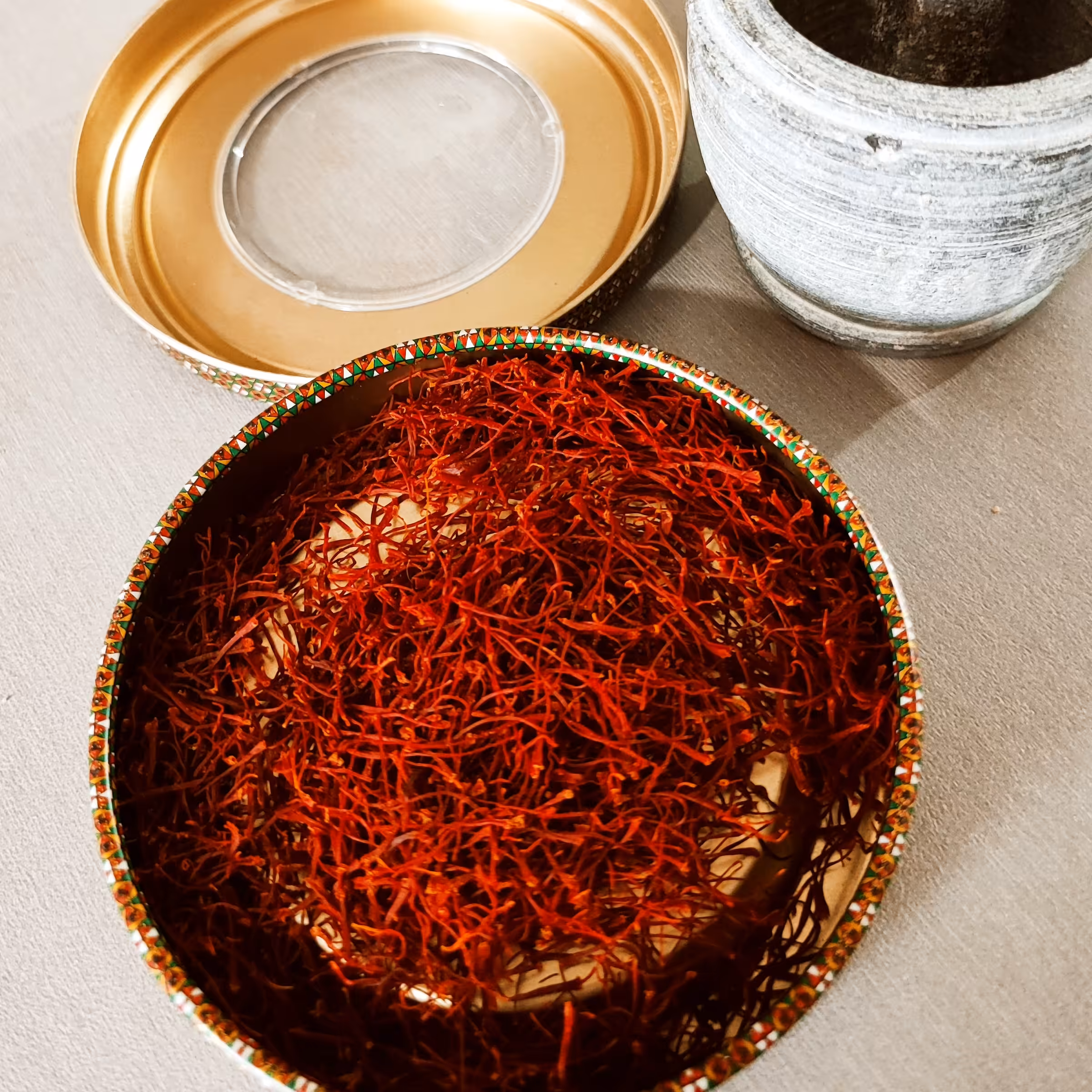 زعفران نگین یک مثقالی (4.6گرم)با ظرف خاتم