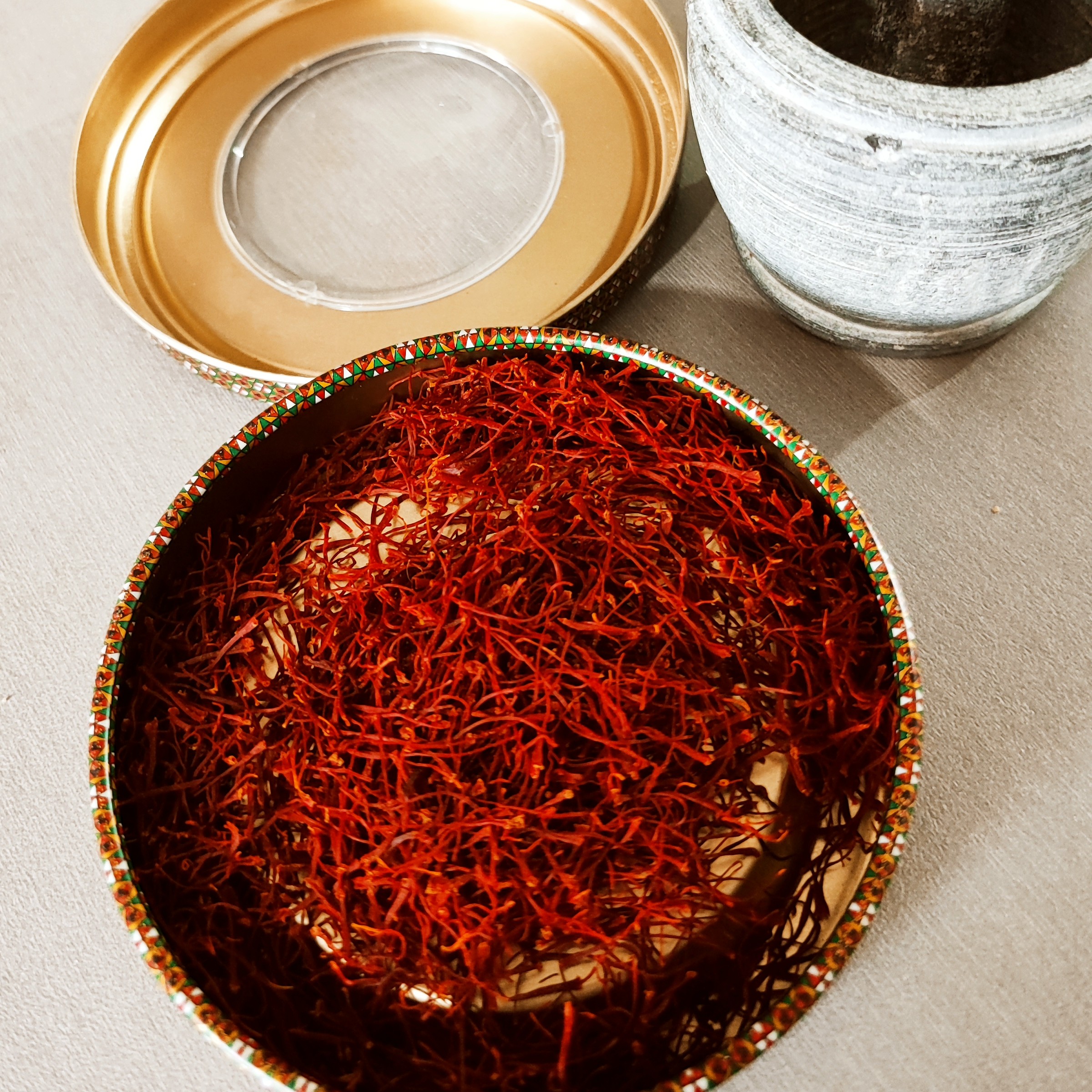 زعفران نگین یک مثقالی (4.6گرم)با ظرف خاتم