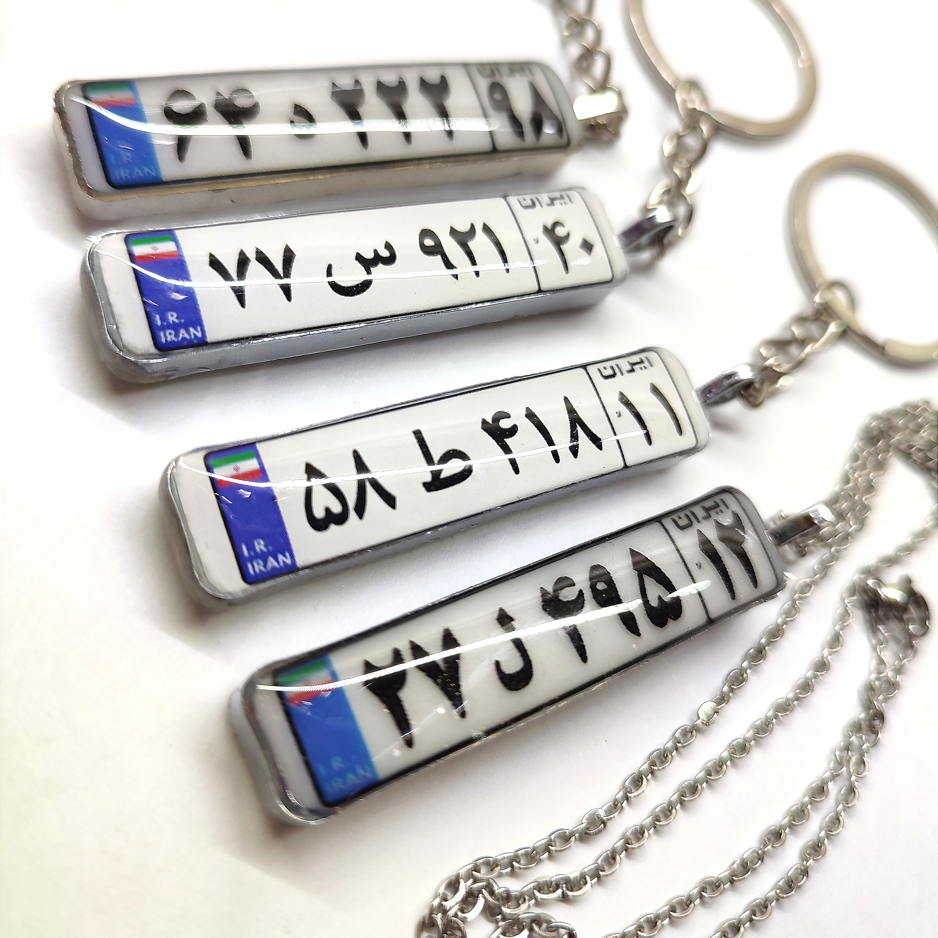 جاسوییچی پلاک ماشین 5 سانتی تمام رزین با قاب برنجی و استیل نقره ای و حلقه جاسوییچی