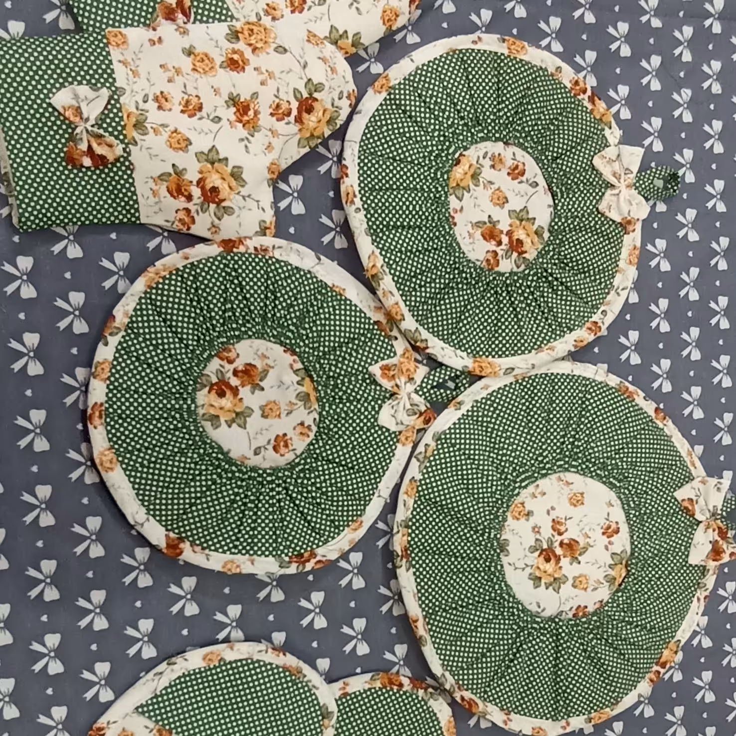 دمکن و دستگیره قلب و دستکش 