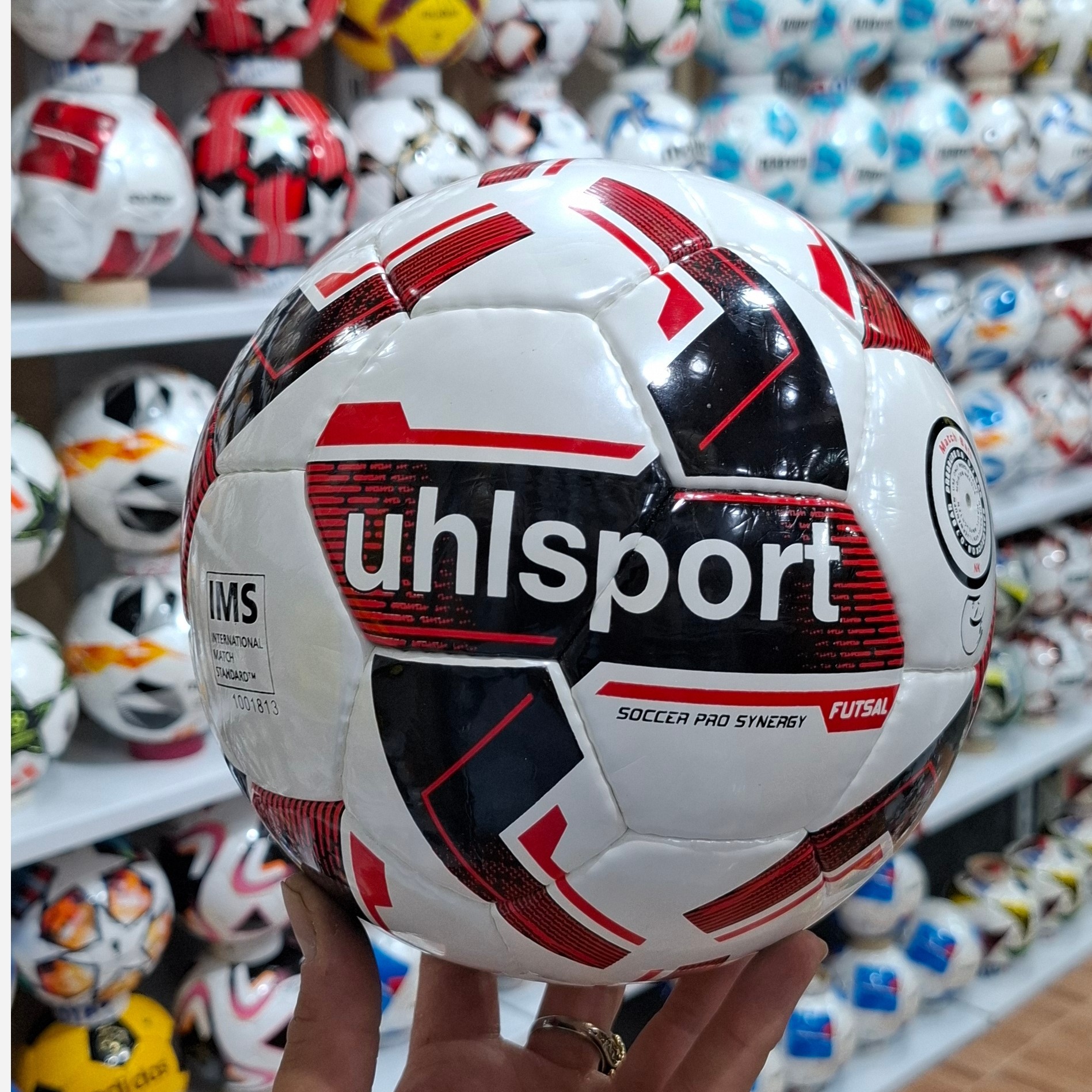 توپ فوتسال مولتن اصل با ضمانت همراه با سوزنی و ارسال رایگان در ارزانکده توپ کرمان