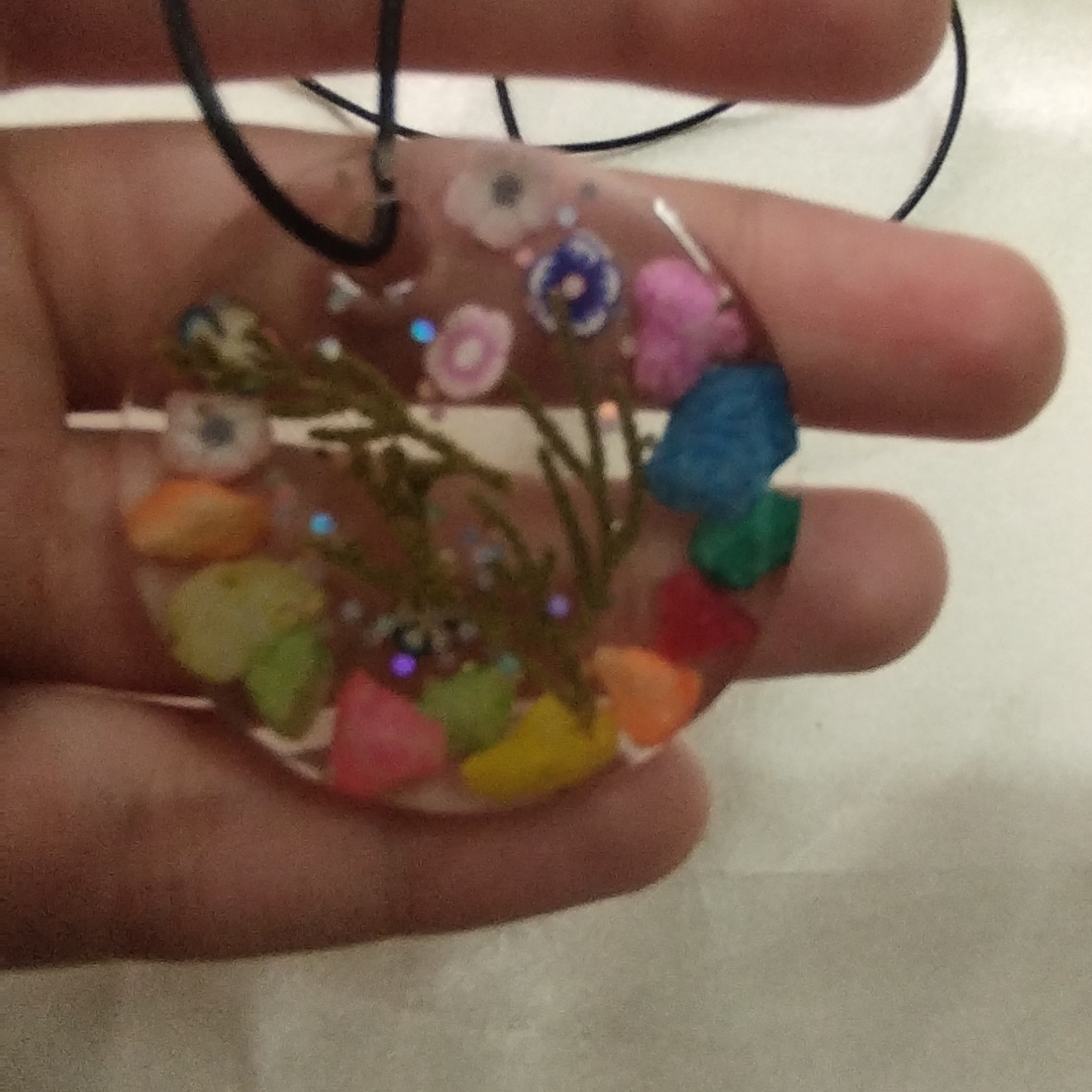 گردنبند رزینی گل ها 