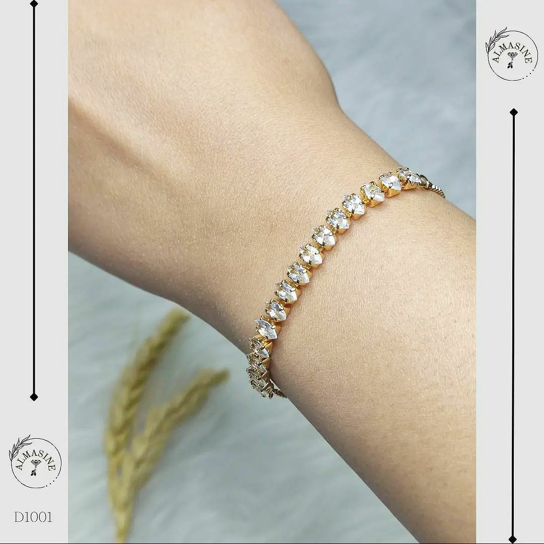 دستبندجواهری   رنگ ثابت   موجود دردورنگ طلایی و نقره ای   ضدحساسیت 