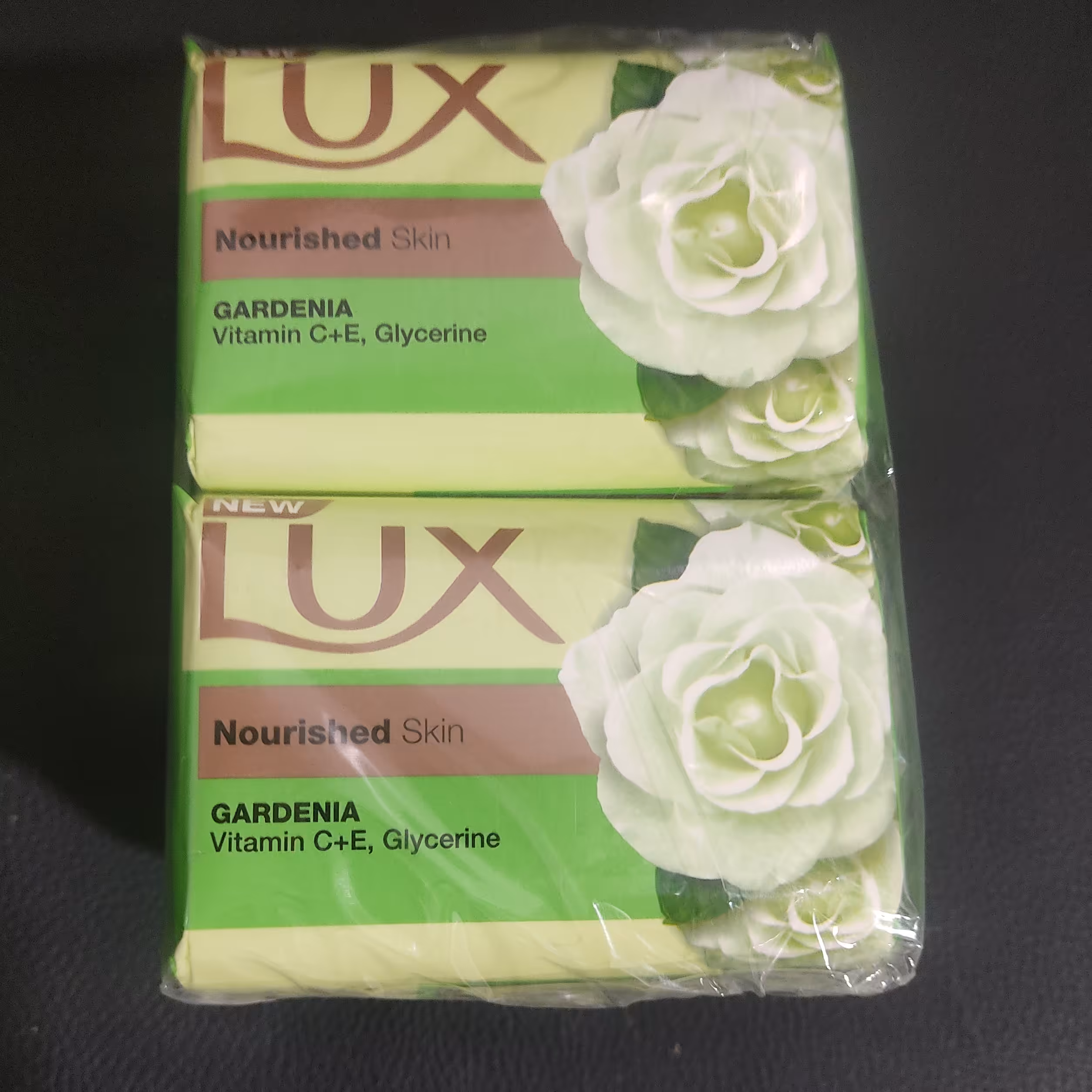 صابون لوکس 6 عددی خارجی اصل و  اورجینال معطر  با اسانس گل یاسمن و تقویت کننده پوست  هر عدد 170 گرم 