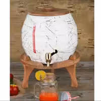 کلمن آب چینی 5 لیتری شیردار پایه دار چوبی مدل Embico
