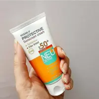 کرم ضدآفتاب فاقد چربی رنگی تیره نئودرم SPF50
(لطفاقبل ازسفارش موجودی بگیرید)
