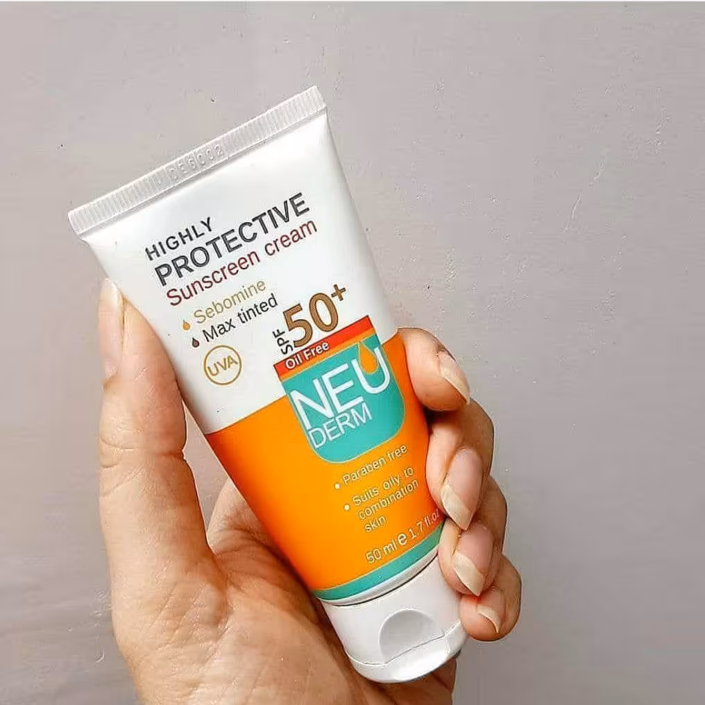 کرم ضدآفتاب فاقد چربی رنگی تیره نئودرم SPF50
(لطفاقبل ازسفارش موجودی بگیرید)
