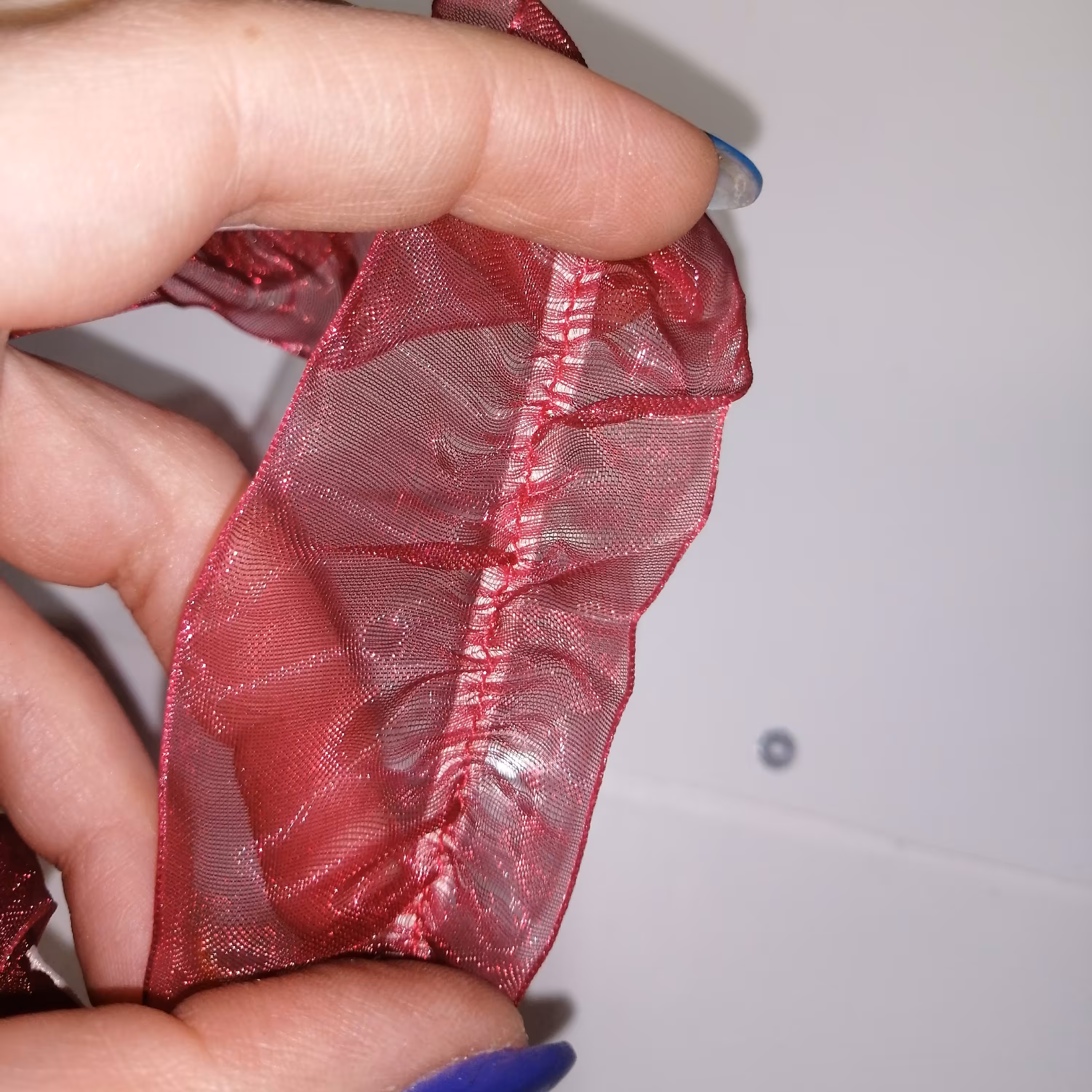 نوار یراق تزئینی لباس  توری زرشکی  کش دار عرض سه و نیم و طول 1 متر 