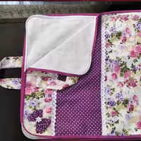 کیسه نان  تشکیل شده از سه لایه.دو لایه پارچه و یک لایه سلفون مرغوب جهت نگهداری بهتر نان