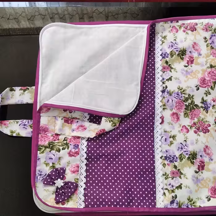 کیسه نان  تشکیل شده از سه لایه.دو لایه پارچه و یک لایه سلفون مرغوب جهت نگهداری بهتر نان