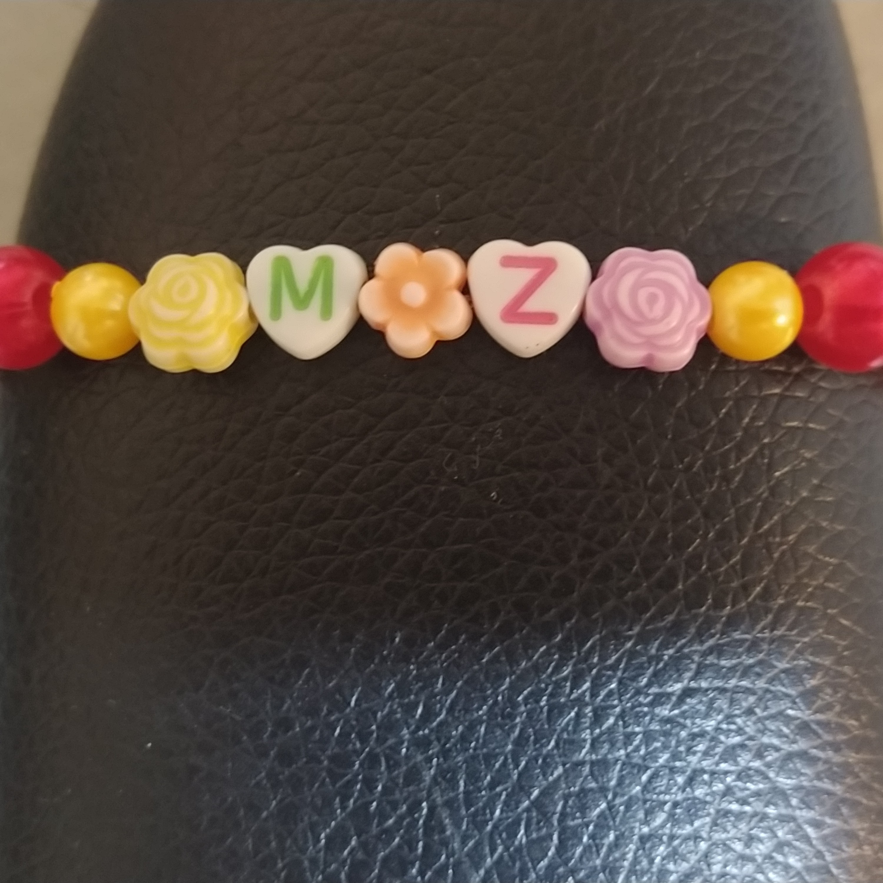 دستبند  با اسم دلخواه و قابل انتخاب رنگ مروارید