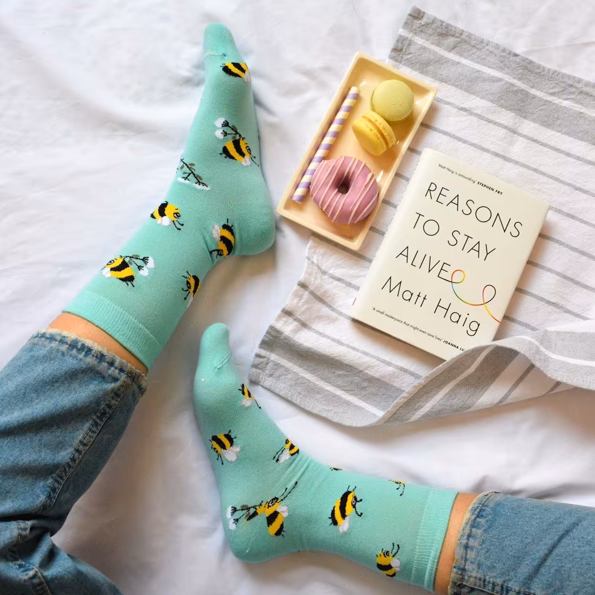 جوراب نیم ساق مدل زنبور آبی