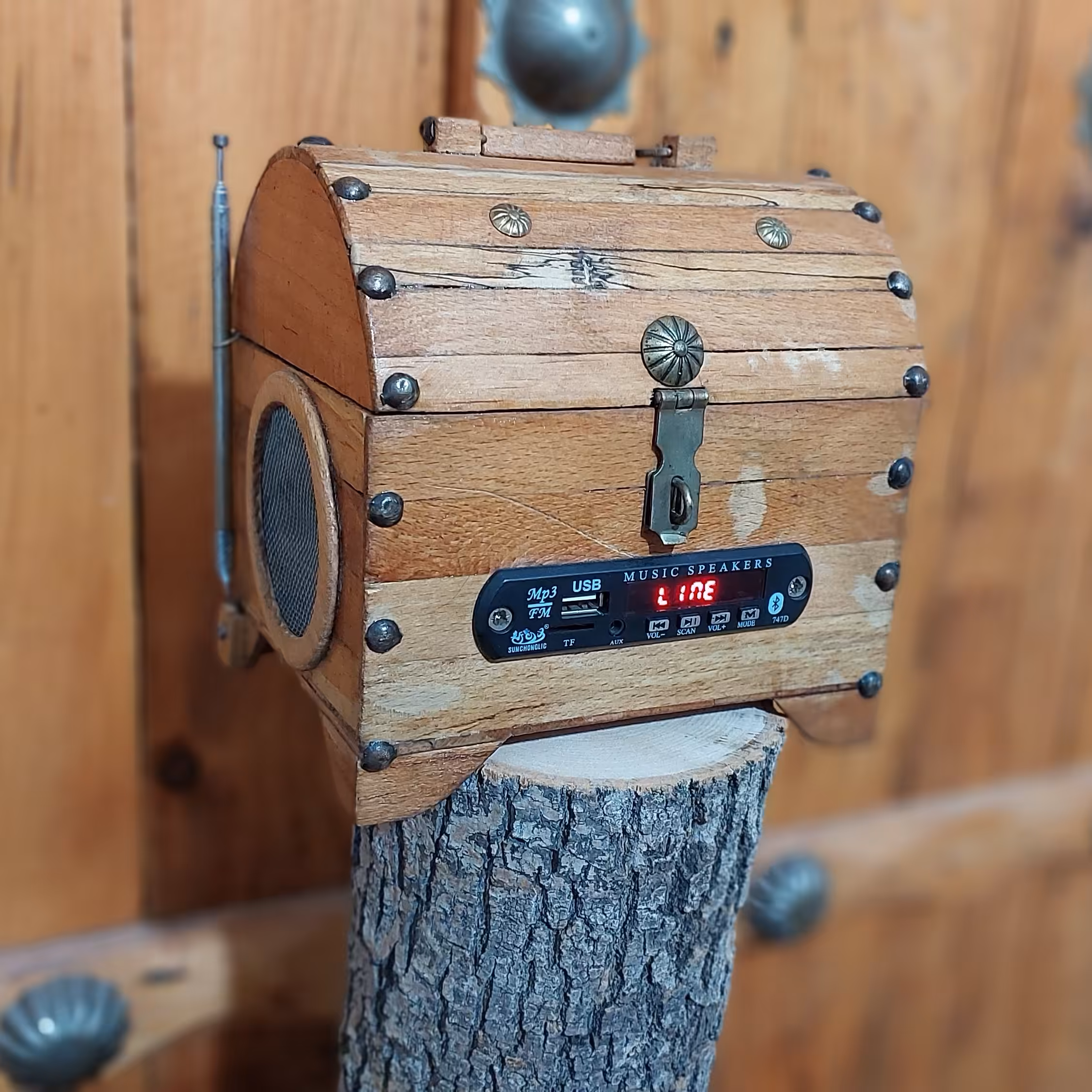 اسپیکر  چوبی سنتی